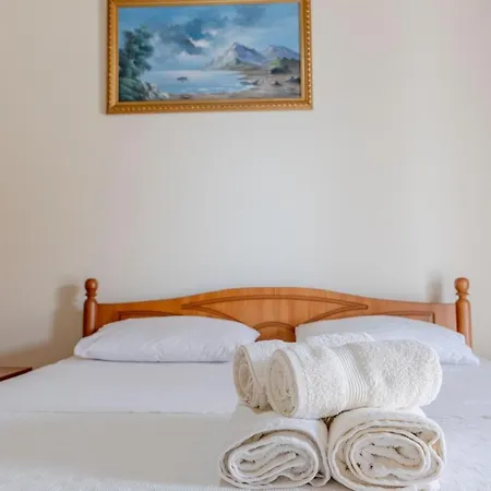 Dhipali Gasthof Sarandë