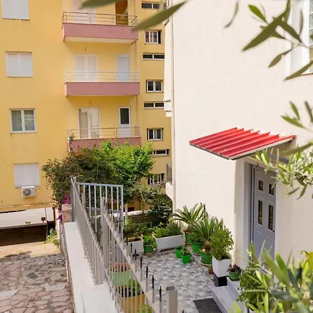 Dhipali Guest house Sarande